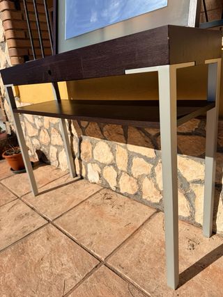 Mueble recibidor con espejo negro y plata