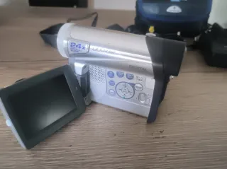 Videocámara Panasonic NV-GS11 con accesorios