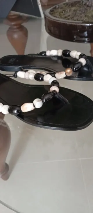 Sandalias Zara planas con pedrería