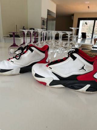 NIKE JORDAN MAX AURA 4