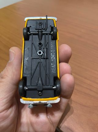 Coche Seat 124 1/43 sin caja