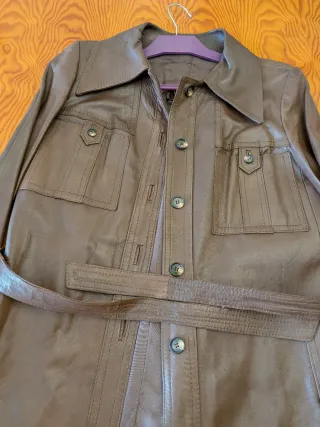 Chaqueta de cuero marrón