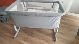 Minicuna colecho con estampado espacial