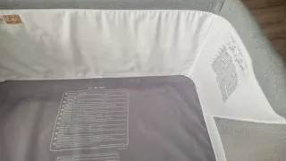 Minicuna colecho con estampado espacial