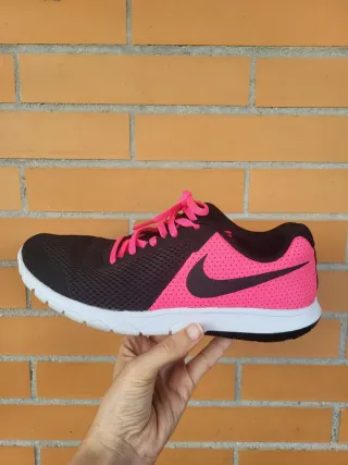 Zapatillas Nike Talla 38.5 Negras y Rosas