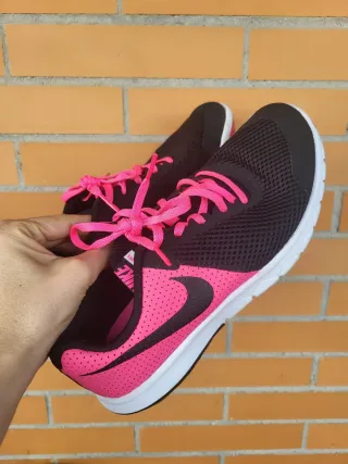 Zapatillas Nike Talla 38.5 Negras y Rosas