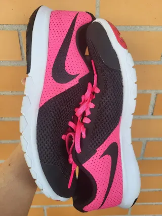 Zapatillas Nike Talla 38.5 Negras y Rosas