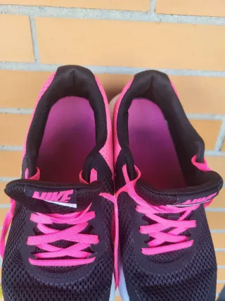 Zapatillas Nike Talla 38.5 Negras y Rosas