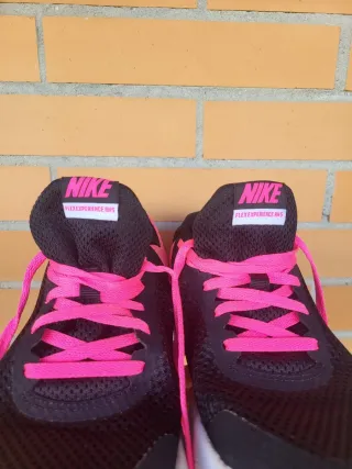 Zapatillas Nike Talla 38.5 Negras y Rosas