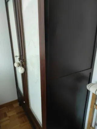 Armario madera y cristal