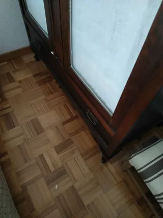 Armario madera y cristal