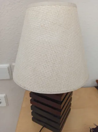 Lámpara de mesa madera y tela