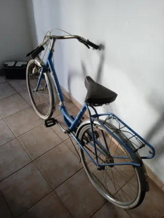 Bicicleta antigua azul vintage