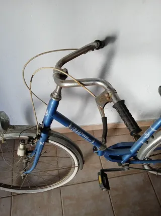 Bicicleta antigua azul vintage