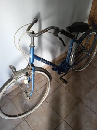 Bicicleta antigua azul vintage