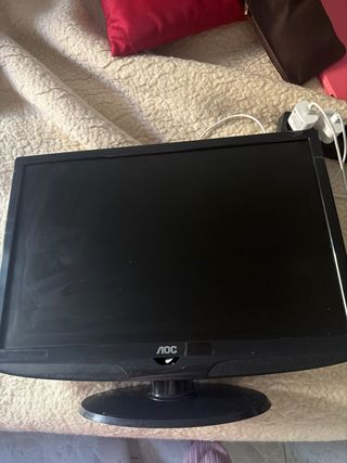 La tele es para piezas , se ve la tele