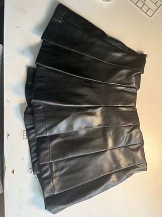Falda Cuero Urban Outfitters Negra