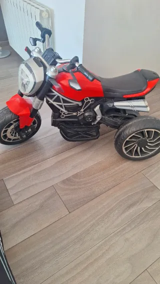 Moto Trike Infantil Roja y Negra