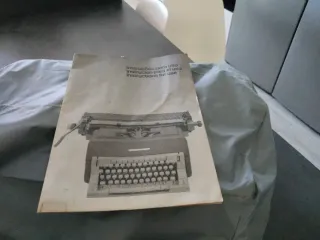 Máquina de escribir Olivetti Línea 98