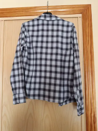 Camisa cuadros Stradivarius Talla L, pequeña.