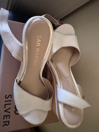 Sandalias SAN MARINA Beige y Doradas
