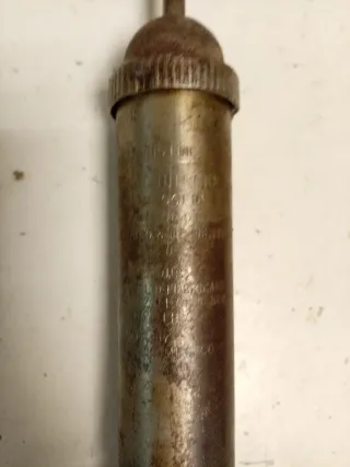 2 Engrasadores manuales antiguos