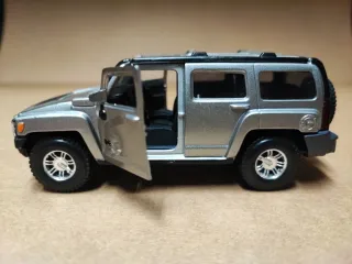 Coche miniatura Hummer H3 SUV gris. Como nuevo.