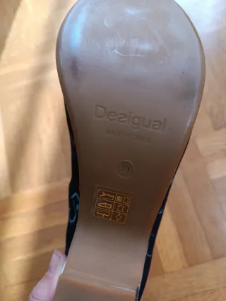 Zapatos Desigual cuña y plataforma