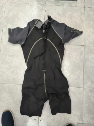 Traje de neopreno corto