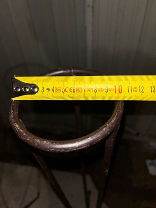 Supporto in ferro battuto per vasi