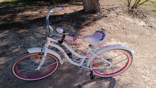 Bicicleta infantil blanca y rosa