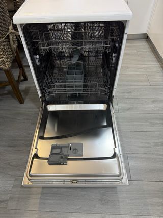 Nevera Liebherr y lavavajillas edesa