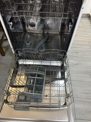 Nevera Liebherr y lavavajillas edesa