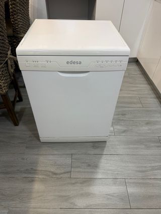 Nevera Liebherr y lavavajillas edesa