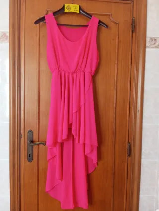 Vestito fucsia con balze