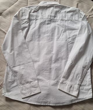 Camisa blanca de niño