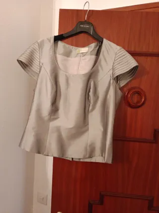 Traje de fiesta plateado para boda