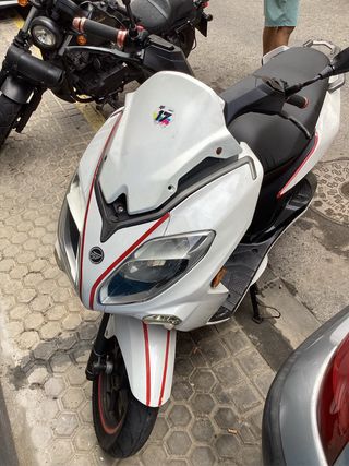 Beta City Blade Scooter Automática Blanca