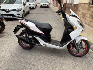 Beta City Blade Scooter Automática Blanca