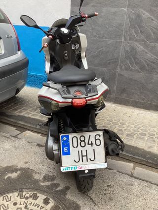 Beta City Blade Scooter Automática Blanca