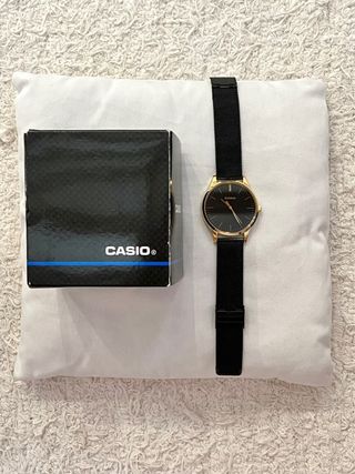 Reloj Casio Analógico Negro y Dorado