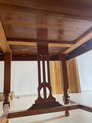 Mesa de comedor de madera