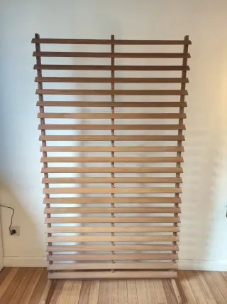 Biombo separador de madera