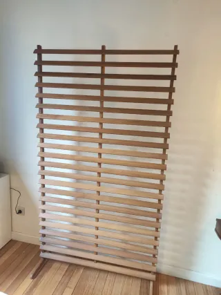 Biombo separador de madera