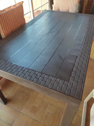 Tavolo da terrazza in plastica marrone/verde, nessuna spedizione