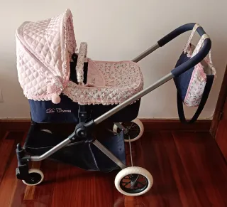 Carrito de bebé de juguete