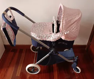 Carrito de bebé de juguete