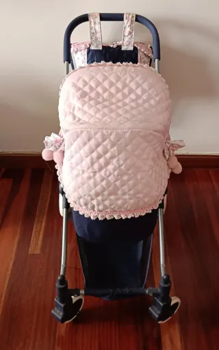 Carrito de bebé de juguete