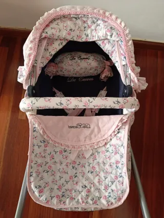 Carrito de bebé de juguete