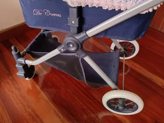 Carrito de bebé de juguete